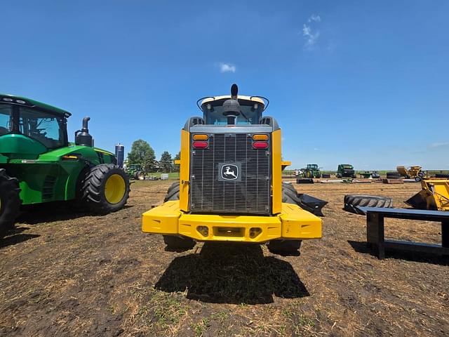 Image of John Deere 624J equipment image 3