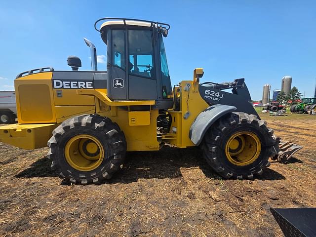 Image of John Deere 624J equipment image 1