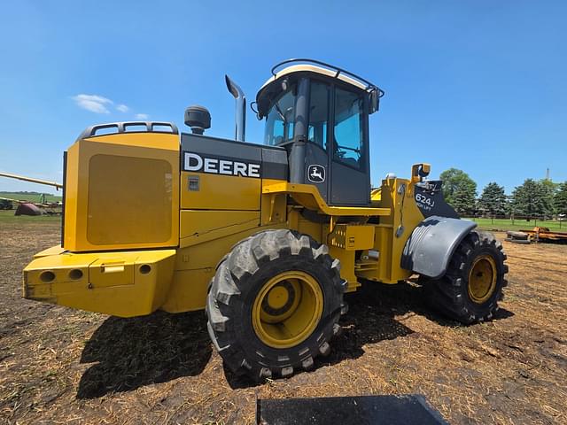 Image of John Deere 624J equipment image 2