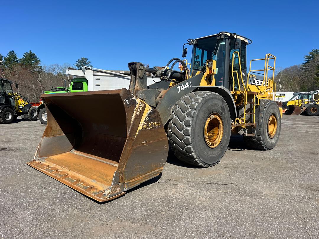 Image of John Deere 744J Primary image