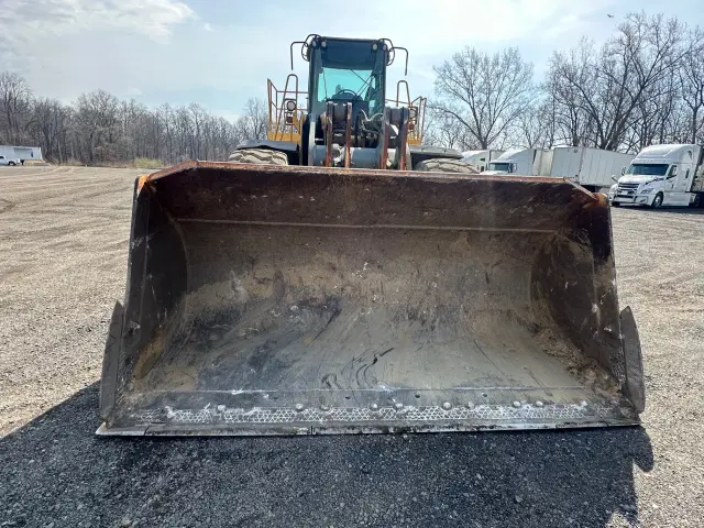 Image of John Deere 844J equipment image 4