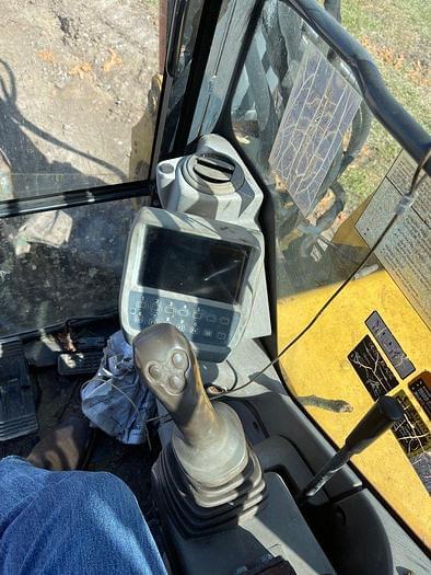 Image of John Deere 85D equipment image 4