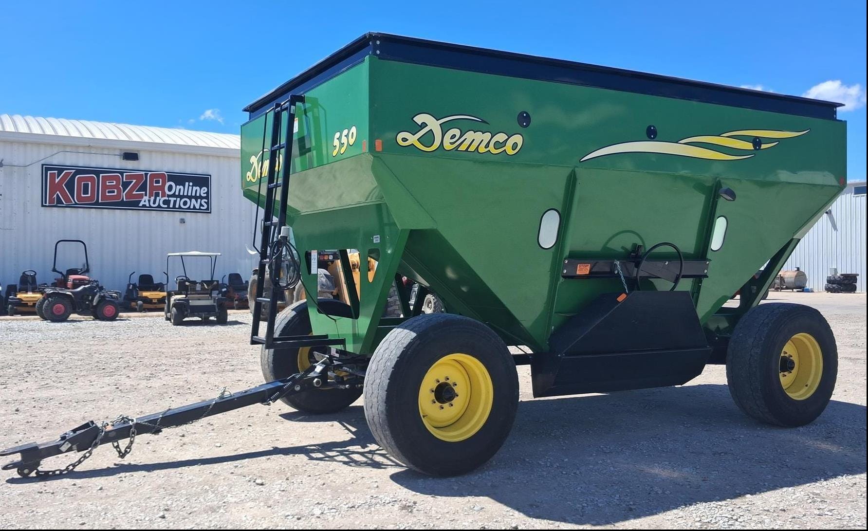 2008 Demco 550 Equipment Image0