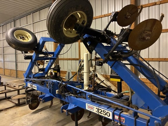 2008 DMI 3250 Equipment Image0