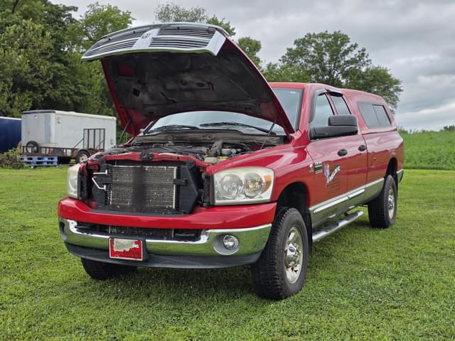 Image of Dodge Ram 2500 equipment image 2