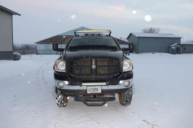 Image of Dodge Ram 3500 equipment image 1