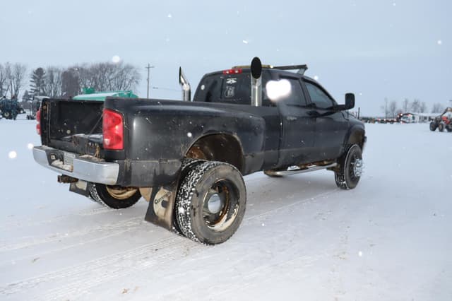 Image of Dodge Ram 3500 equipment image 3