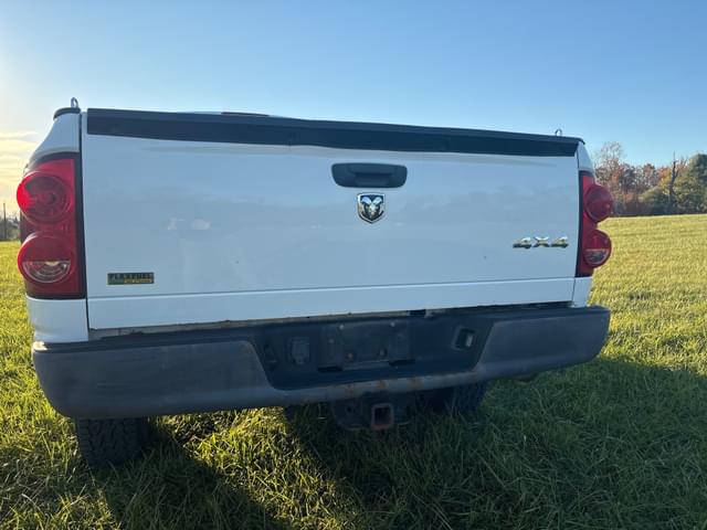 Image of Dodge Ram 1500 equipment image 3