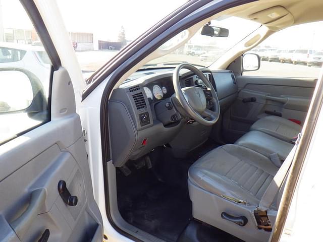 Image of Dodge Ram 1500 equipment image 4