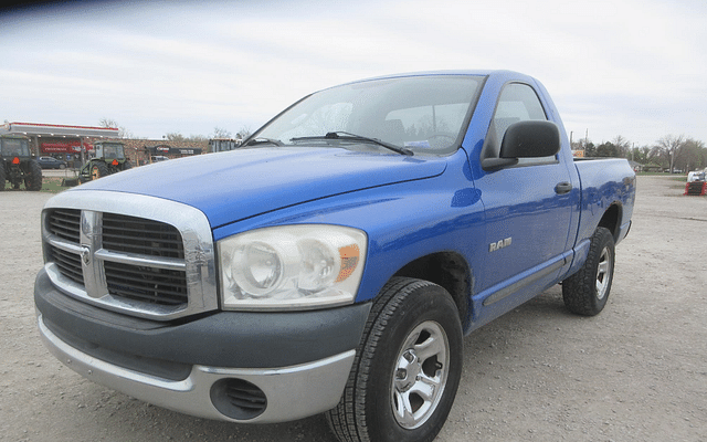 Image of Dodge Ram 1500 equipment image 3