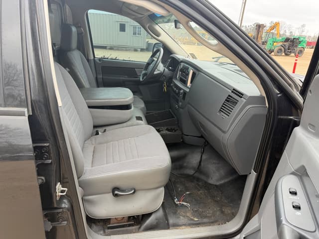 Image of Dodge Ram 1500 equipment image 4