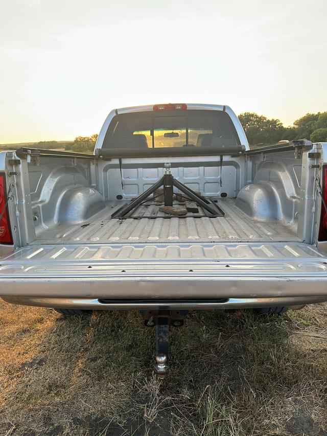 Image of Dodge Ram 2500 equipment image 3