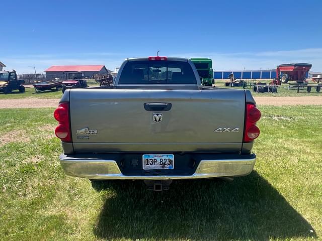 Image of Dodge Ram 2500 equipment image 3