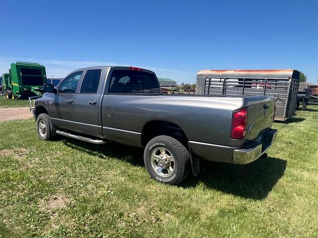 Image of Dodge Ram 2500 equipment image 2