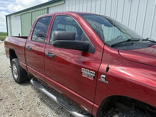 Image of Dodge Ram 2500 equipment image 2