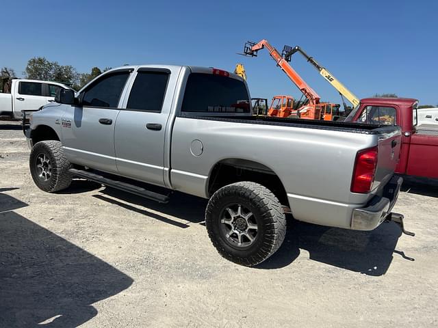 Image of Dodge Ram 2500 equipment image 3