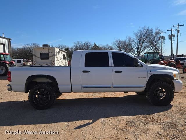 Image of Dodge Ram 2500 equipment image 3