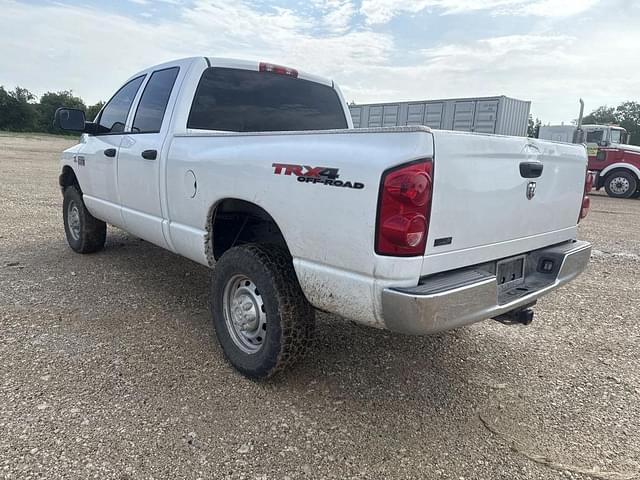 Image of Dodge Ram 2500 equipment image 2