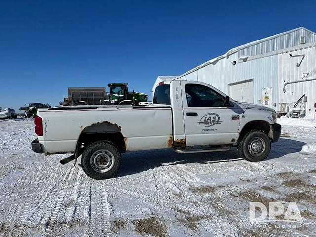 Image of Dodge Ram 2500 equipment image 2