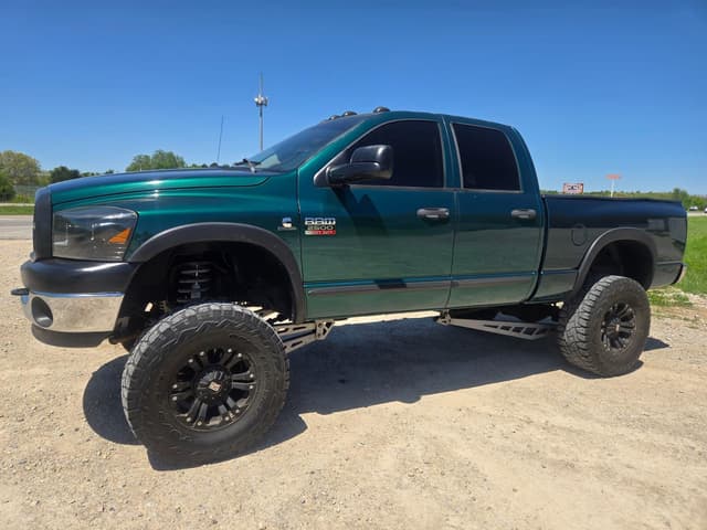 Image of Dodge Ram 2500 equipment image 2