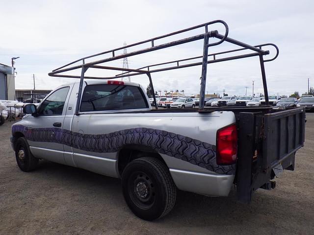 Image of Dodge Ram 2500 equipment image 3