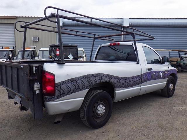 Image of Dodge Ram 2500 equipment image 2