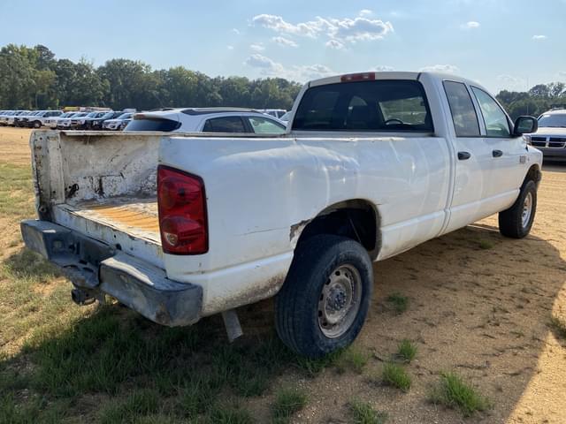 Image of Dodge Ram 2500 equipment image 2