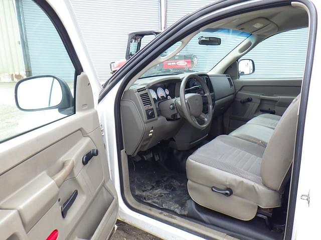 Image of Dodge Ram 2500 equipment image 4