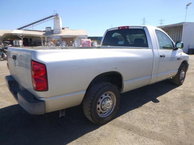 Image of Dodge Ram 2500 equipment image 2