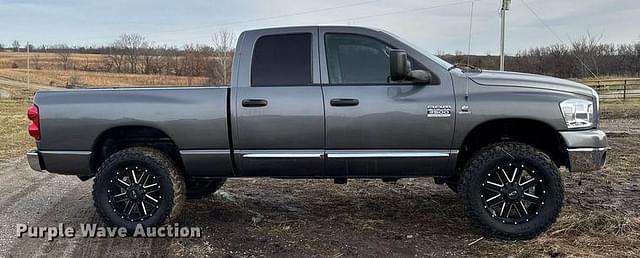 Image of Dodge Ram 2500 equipment image 3