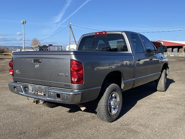 Image of Dodge Ram 2500HD equipment image 2