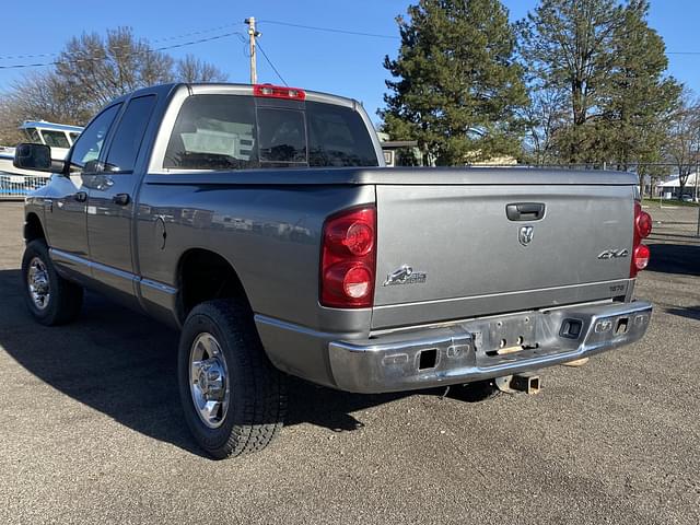 Image of Dodge Ram 2500HD equipment image 3