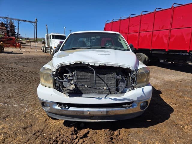 Image of Dodge Ram 2500HD equipment image 2