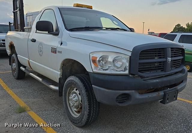 Image of Dodge Ram 2500HD equipment image 2