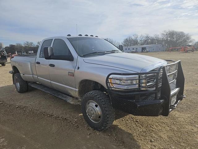 Image of Dodge Ram 3500 equipment image 2