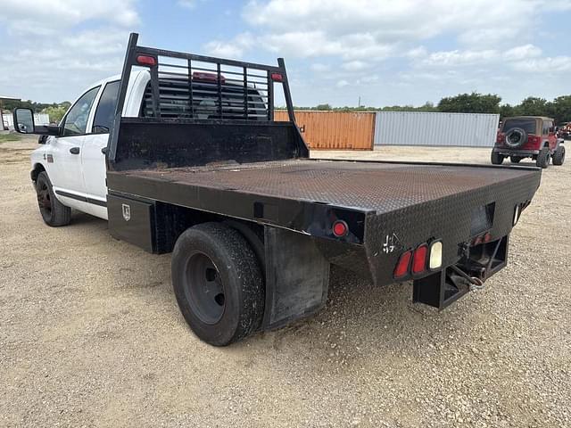 Image of Dodge Ram 3500 equipment image 2