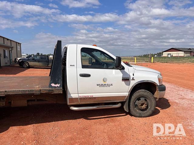 Image of Dodge Ram 3500 equipment image 2