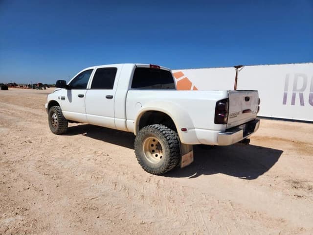 Image of Dodge Ram 3500 equipment image 2