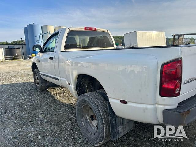 Image of Dodge Ram 3500 equipment image 3