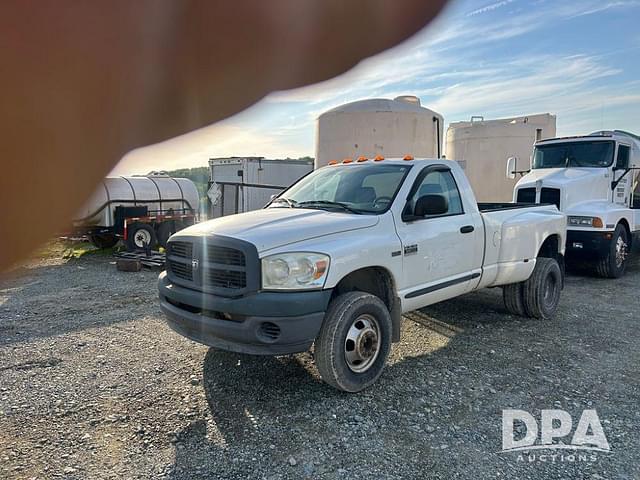Image of Dodge Ram 3500 equipment image 2