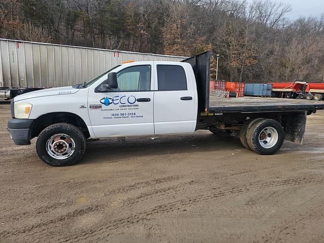 Image of Dodge Ram 3500 equipment image 2