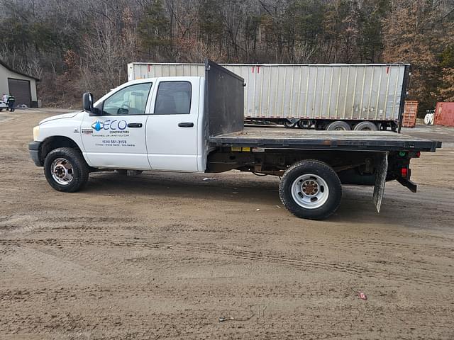 Image of Dodge Ram 3500 equipment image 3