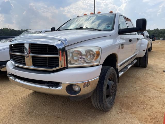 Image of Dodge Ram 3500 equipment image 2