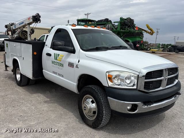 Image of Dodge Ram 3500 equipment image 2
