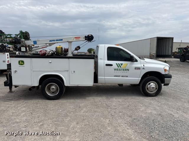 Image of Dodge Ram 3500 equipment image 3