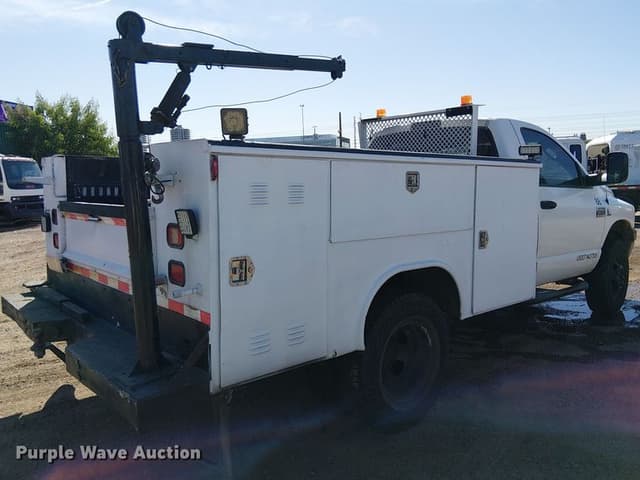Image of Dodge Ram 3500 equipment image 4