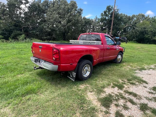 Image of Dodge Ram 3500HD equipment image 2