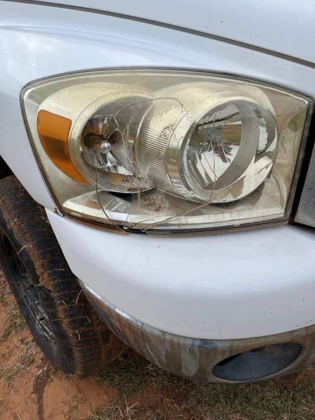 Image of Dodge Ram 2500 equipment image 2