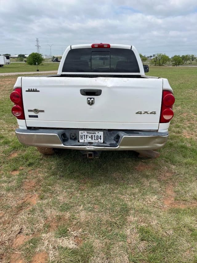 Image of Dodge Ram 2500 equipment image 3