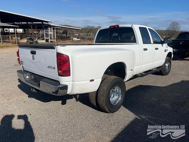 Image of Dodge Ram 3500 equipment image 2